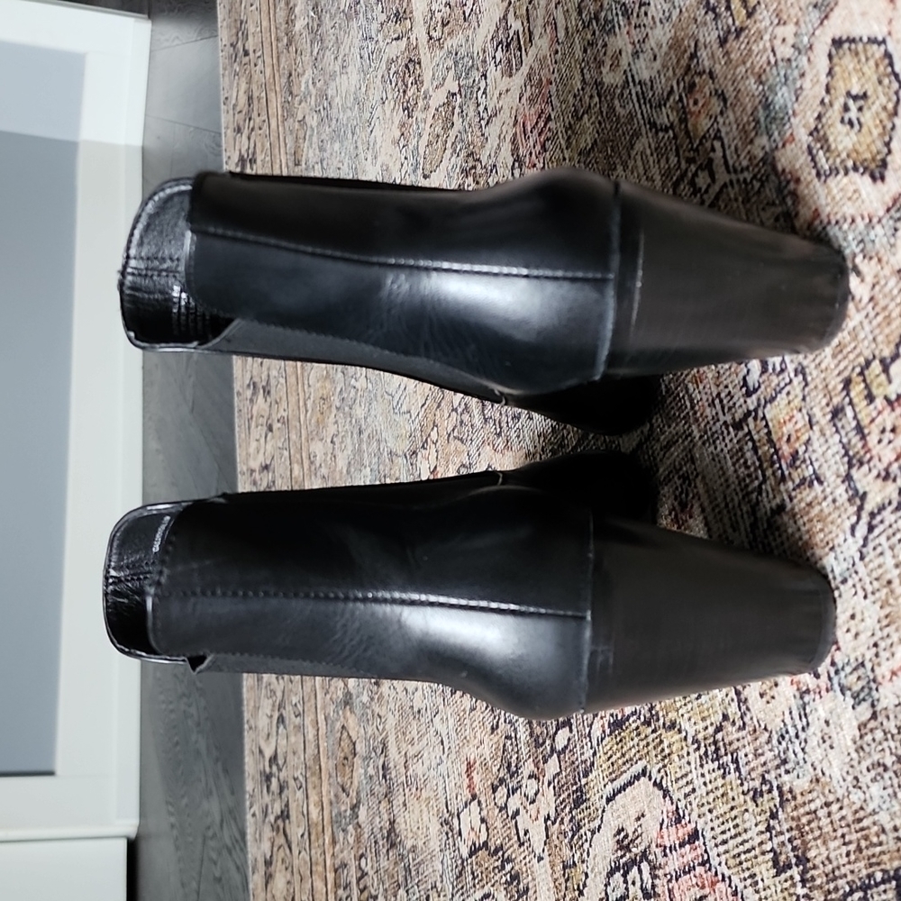 STUNNING Steve Madden black leather slip on bootie! - Picture 6 of 8